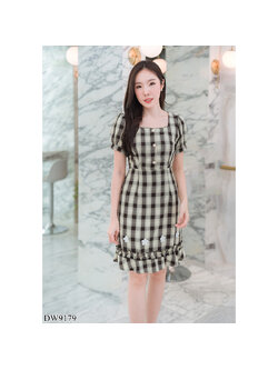 kudapy เดรสสั้นสีดำลายสก็อตสีดำตัดขาว แขนตุ๊กตาลายสก็อต ทรงเอ มีซับในซิบหลังอย่างดี