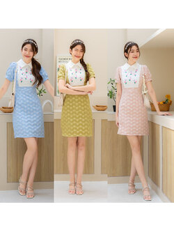 kudapy เดรสสั้นสีชมพู/สีฟ้า/สีเขียว คอปกแต่งอกลายดอกไม้
