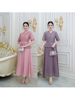 kudapy เดรสยาวทรงสวยสุภาพ ด้านบนเป็นผ้าลูกไม้ลายกุหลาบอัดกาวสวยมากแถมมีแต่งกลิตเตอร์ แต่งดอกไม้ช่วงไหล่