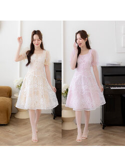 kudapy เดรสสั้นสีชมพู/สีครีม เดรสลูกไม้แขนตุ๊กตา แต่งกระดุมที่อก ผ้าใส่สบายสวยดูดี