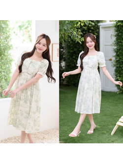 kudapy เดรสพิมพ์ลายใบไม้บนพื้นสีครีม ดีไซน์คอเสื้อแบบสี่เหลี่ยม เพิ่มความหวาน ด้านหน้ามีการตกแต่งด้วยกระดุมสไตล์จีน แขนตุ๊กตา