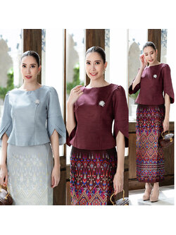 kudapy kudapy เสื้อผ้าไหมประยุกต์สีแดงลือดหมู/สีฟ้าอ่อน อัดกาวทั้งตัว ทรงสวย อยู่ทรง มีซิปหลังสวมใส่ง่าย แขนต่างสองชั้นสวย ใส่ออกงาน (เฉพาะเสื้อ)