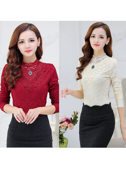 kudapy เสื้อลูกไม้สีแดง สีขาว ไสตล์เกาหลี ทรงเข้ารูปคอตั้งแต่งลูกไม้และคริสตัลช่วงหน้าอก งานลูกไม้ทั้งตัวมีซับใน