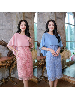 kudapy เดรสสั้นสีชมพู/สีฟ้า ผ้าลูกไม้ปักเลื่อมผ้าลายสวยลูกไม้ปักลายอย่างดี ดีไซน์ชุดเก๋มากๆ เป็นคลุมไหล่ด้านหลังยาวถึงเอว