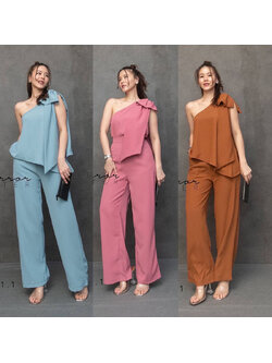 kudapy Setเสื้อแต่งโบว์ไหล่เฉียง+กางเกงขายาวสีชมพู/สีฟ้า/สีน้ำตาล ช่วงบนเป็นเสื้อตัวเก๋ เสื้อไหล่เดี่ยวแต่งโบว์ใหญ่ที่ไหล่ ช่วงล่างเป็นกางเกงแพทเทิร์นทรงกระบอก เอวด้านหลังยืดได้