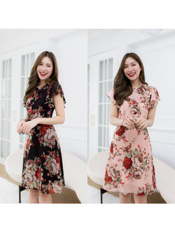 kudapy เดรสสั้นสีชมพู/สีดำ ผ้าชีฟอง ระบายรอบคอและอก มีดีเทลแต่งมุกขาวรอบคอสวยหรู ผ้าลายดอกสวยเด่นสดใส