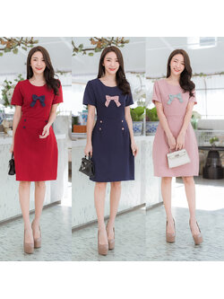 kudapy เดรสสั้นทำงานสีกรม/สีชมพู/สีแดง คอกลมติดโบว์หน้าอก ใส่สบายสวยดูดี