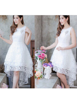 kudapy เดรสสีขาว กระโปรงหน้าสั้นหลังยาวลูกไม้ แขนกุด เย็บซ้อนระบาย 3ชั้น เนื้อผ้าไหมแก้วปักลายสวย อยู่ทรงตามรูป