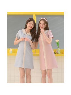 kudapy เดรสแขนสั้นทรงเอ ดีไซน์คอปก ตัดต่อเล่นสีทูโทนที่ปกและแถบสีกลางลำตัวมีกิมมิคลายผ้าเล็กๆ คู่สีทูโทนน่ารักละมุ