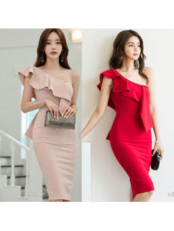 kudapy ชุดเดรสสั้นใส่ออกงานสีแดง/สีชมพู ทรงเข้ารูป ไหล่เฉียงแต่งระบาย ชุดราตรี ชุดออกงาน ชุดไปงานแต่งงานงานสีแดง