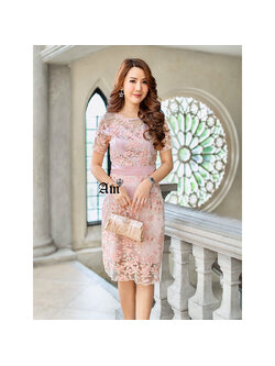 kudapy เดรสสั้นสีชมพู ลูกไม้ปักลายเหลือบสีทอง แขนสั้นไหล่ซีทรู เนื้อผ้าลูกไม้ปักลายดอกไม้สวยๆ