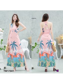 kudapy Maxi dress คอวีลายต้นมะพร้าวสุดชิคสีเขียว/สีขาว ดีเทลตัดต่อช่วงใต้อก สายไขว้ด้านหลัง ผ่าด้านข้าง 1 ข้าง