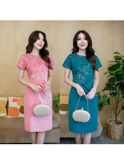 kudapy เดรสสั้นสีชมพู/สีเขียวเข้ม/สีชมพูกะปิ ดีไซน์เก๋สวยไม่ซ้ำใคร เนื้อผ้าสวยมากผ้าลูกไม้ในส่วนตัวเสื้อเป็นลูกไม้ปักเงาเกรดสวยอย่างดี