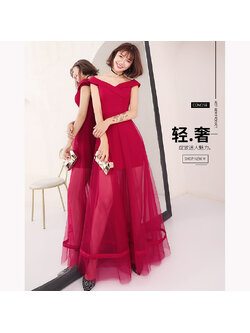 kudapy เดรสยาวสีแดง ตัวชุดผ้า spandex ยืดหยุ่นได้ดี ดีไซน์ คอกว้างเปิดไหล่