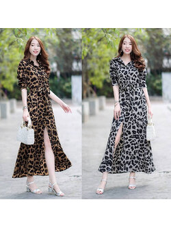 kudapyดรสยาวสีดำ/น้ำตาลคอปกแขนยาว ด้านข้างมีเชือกเย็บติดสำหรับผูกโบว์จัดทรงเข้ารูป งานเนื้อผ้าไหมอิตาลี่พิมพ์ลายเสือลายสุดฮิต