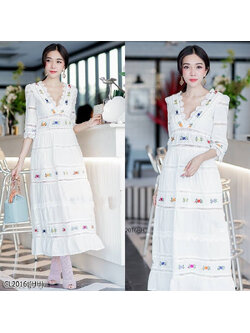 kudapy แม็กซี่เดรสสีขาว คอวีแหวกลึก งานเนื้อผ้าโฟร์เวย์ งานแขนศอก แต่งแซมด้วยผ้าลูกไม้