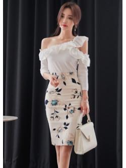 kudapy set เสื้อและกระโปรงสวยมากค่ะ เสื้อผ้าโพลีเอสเตอร์ผสมสีขาว ดีไซน์เก๋ เย็บเป็นผ้าระบายช่วงไหล่ มีสายยืดจั๊มด้านใน