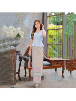 kudapy เสื้อสีขาว+ผ้าถุงสีฟ้า ,สีเหลืองทองทอลาย เซตเข้าชุดใส่ไปงานแต่งสวยๆ