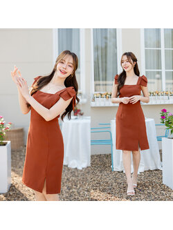 kudapy เดรสสั้นสีส้มอิฐ สายเดี่ยวแต่ง Double Bow ที่ไหล่ ทรงเดรสเข้ารูปคัตติ้งเรียบ