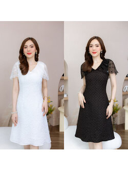 kudapy เดรสสั้นสีขาว/สีดำ ไหล่ลูกไม้ปักเลื่อม สวยเรียบหรูดูดี ตัวเดรสเป็นผ้าวาฟเฟิลสวยมีเทคเจอร์ ลูกไม่ช่วงไหล่ลายดอกคามิเลีย