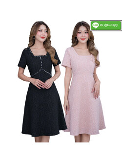 kudapy เดรสสั้รปักลายนูนสีชมพูโอรส สีดำ คอเหลี่ยม แขนสั้น ลายผ้าเป็นลายนูนดอกเล็กๆ ทรงสวยเป็นงานทรงบานเล็กน้อยพรางสะโพกได้