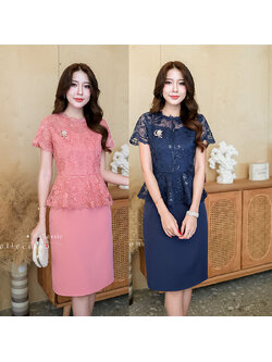 kudapy เดรสสั้นสีกรม/สีชมพู ลูกไม้ปักดอกไม้ประดับเลื่อม ช่วงบนเป็นเสื้อคลุมแขนสั้นเอวระบาย ตกแต่งลูกไม้รอบคอ และชายระบาย