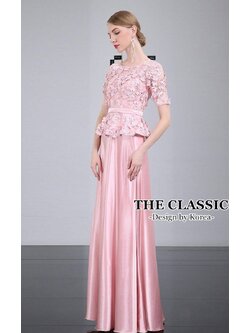 kudapy เดรสยาวออกงานสีชมพู เดรสผ้าลูกไม้อย่างดีปักลายดิ้นทอง แต่งดอกไม้ 3D ช่วงล่างยาวพริ้วใช้ผ้าซาตินยุโรป