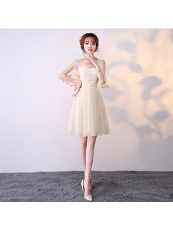 kudapy ชุดราตรีไปงานแต่งสีครีมเบจ แต่งผ้าคลุมแขนประดับผีเสื้อน่ารักมากๆ เอวสม็อคหลัง