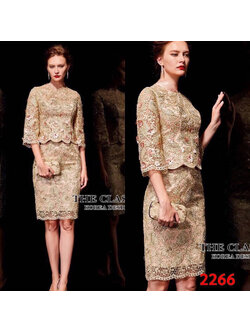 kudapy ชุดเซ็ทดิ้นทอง 2 ชิ้น ใช้ผ้าเนื้อดีปักลวดลายด้วยไหมดิ้นทอง ประดับด้วยดอกไม้ ช่วงล่างกระโปรงแยกชิ้น ทรงสวยเข้ารูป