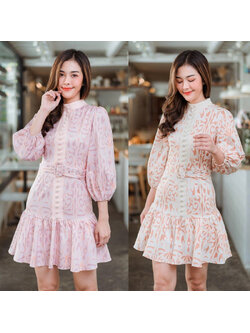 kudapy เดรสสั้นคอปืนสีครีม/สีชมพู เดรสแขนยาวแต่งกระดุมหน้า ชายระบาย
