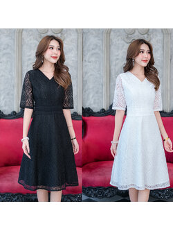 kudapy เดรสสั้นสีขาว/สีดำ ลูกไม้ลายผ้าสวย ดีไซน์ทรงใส่ง่ายแขนยาวกำลังดีปิดช่วงต้นแขน คอวีแต่งลูกไม้รอบคอมาจนถึงเอว