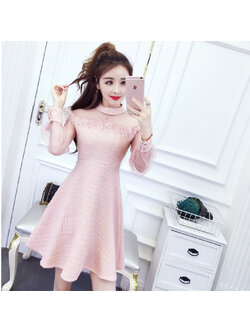 kudapy เดรสสั้นแขนชีฟองสีชมพูอมส้ม ผ้ากระสอบ ไหล่และแขนผ้าโปร่ง ตกแต่งขนฟรุ้งฟริ้ง คอสูง