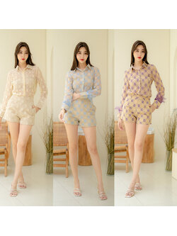 kudapy ชุด SET ขาสั้นลูกไม้ คอปกดีเทลติดขนนกปลายแขนผ้าซีทรู