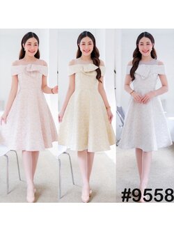 kudapy เดรสผ้าไหมทอลาย สีฟ้าอ่อน ,สีชมพู ,สีเหลืองทอง เกาะอกเปิดไหล่ ปิดต้นแขน ซิบหลัง ผ้าไหมทอลาย