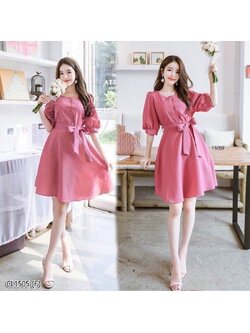 kudapy เดรสสั้สีชมพู/สีแดง คอเหลี่ยมแขนตุ๊กตาน่ารัก ช่วงไหล่จับจีบ ด้านหน้าผ่าติดกระดุม 3 เม็ด