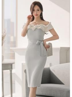 kudapy เดรสผ้าคอตตอนผสมspandex สีฟ้าอ่อน เนื้อนิ่ม ยืดหยุ่นได้ดี ช่วงไหล่แต่งผ้าระบายสีขาว มีสายยืดด้านใน