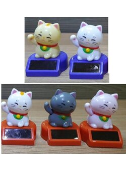 4589469824038 gasha แมวกวักนำโชค (set oF 5 ครบ 5แบบ สามารถกวักมือ และหางได้ ด้วยแผงโซล่าเซลส์ครับ *