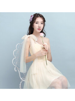 kudapy ชุดราตรีสั้นสีเบจ ไหล่เฉียง ช่วงบนผ้าลูกไม้ สม็อคยืดด้านหลัง