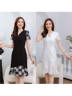 kudapy เดรสสั้นสีขาว/สีดำ ผ้าพื้นตัดต่อผ้าลูกไม้พรีเมียม สวยเรียบหรู ตัดต่อลูกไม้ช่วงแขนและระบายชายกระโปรง ตัวผ้าลูกไม้จะเป็นลายเส้นมีเทคเจอร์ทอลงบนลูกไม้