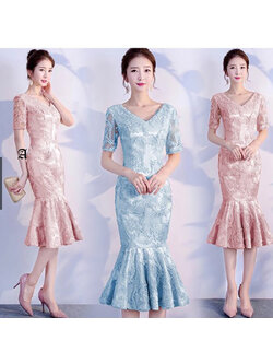 kudapy เดรสลูกไม้สีฟ้า/ชมพูพิ้งโกลด์ แขนสั้น คอวี กระโปรงระบายชาย ผ้ามุ้งปักลวดลายด้วยริบบิ้นผ้า