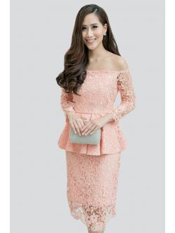 เดรสสีโอรส ลูกไม้เปิดไหล่เอวระบาย ผ้าลูกไม้ทอแน่น งานละเอียดปราณีตสุดๆ