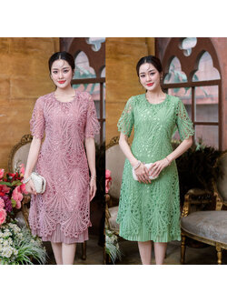 kudapy เดรสสั้นสีชมพูกลีบบัว/สีเขียว ผ้าลูกไม้เนื้อนิ่ม ดีไซน์ชายระบายอัดพลีท รอบคอตกแต่งด้วยลูกไม้ งานมีซับในทั้งชุด