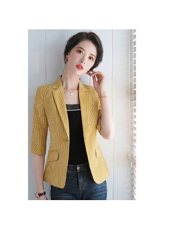 kudapy เสื้อสูทสีเหลืองลายทาง แฟชั่นแต่งลายริ้ว แขนสามส่วนผ่าปลายแขน