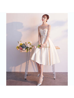 kudapy เดรสสั้นสีครีม ออกงาน เสื้อผ้าโปร่งตกแต่งริบบิ้นซาติน กระโปรงทรงสวิงผ้าซาติน แขนสั้น สวยหรู