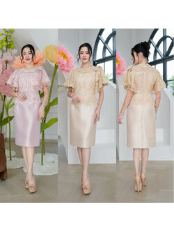 kudapy เดรสผ้าไหมลูกไม้ปักลายผ้าลูกไม้แต่งเลื่อมทั้งผืน ดีไซน์เก๋แขนซ้อนระบายกุ้นปลายแขน ช่วงไหล่มีการแต่งโบว์