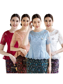 kudapy (เฉพาะเสื้อ) เสื้อลูกไม้ฝรั่งเศษแขนสั้น คอกลม สีโรสโกลด์,สีขาว,สีแดง,สีฟ้า ทรงหน้าสั้นหลังยาวเล็กน้อย มีซับใน ซิบหลังอย่างดี