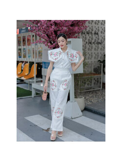 kudapy ชุดเซตสีขาว 2 ชิ้น ผ้าลูกไม้อัดกาวงานปักดอกไม้ คอปกงานปักดอกไม้ กางเกงปักดอกไม้