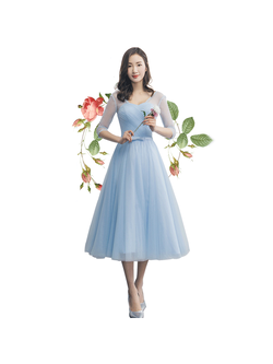 kudapy ชุดเดรสราตรียาวใส่ออกงานสีฟ้าอ่อน คอวี แขนสามส่วน กระโปรงทรงเอบาน สวยหรู ชุดเดรสออกงานผ้าโปร่งสีฟ้าอ่อน เสื้อคอวีด้านหน้าพับจีบผ้าสวยหรู