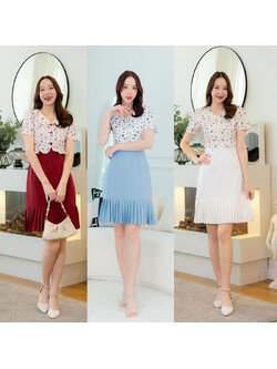 kudapy มินิเดรสสั้นสีฟ้า/สีขาว/สีแดง เข้ารูป ปลายกระโปรงจีบระบาย คอปกลายดอกแต่งซิปด้านหลัง ทรงสวย