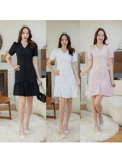 kudapy เดรสสั้นสีชมพู/สีดำ/สีขาว ผ้าทอลายนูนดอกไม้ชายระบาย